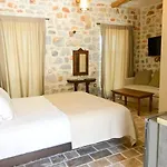 Hotel Arapis & 3*