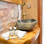 Arapis & Hotel Agios Kiprianos