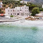 Arapis & Hotel Agios Kiprianos