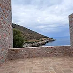 Hotel Arapis & 3*