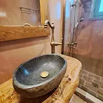 Hotel Arapis &