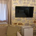 Arapis & Hotel Agios Kiprianos