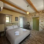 Hotel Arapis & 3*