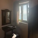 Hotel Arapis &