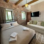 Arapis & Hotel