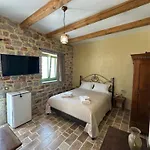 Hotel Arapis & Agios Kiprianos