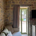 Hotel Arapis &