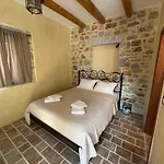 Arapis & Hotel 3*