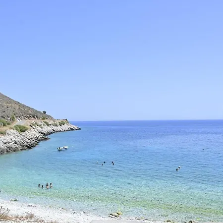 Hotel Arapis &