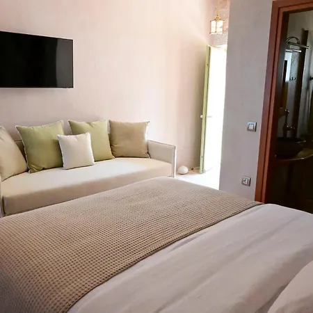 Arapis & Hotel 3*