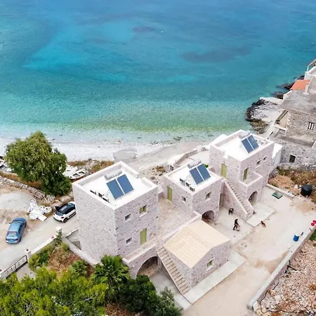 מלון Arapis & 3*