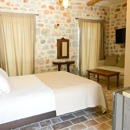 מלון Arapis & 3*