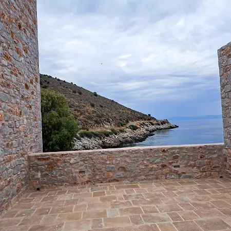 מלון Arapis & 3*