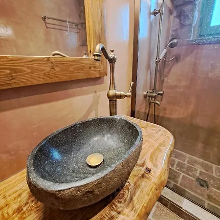 Hotel Arapis &