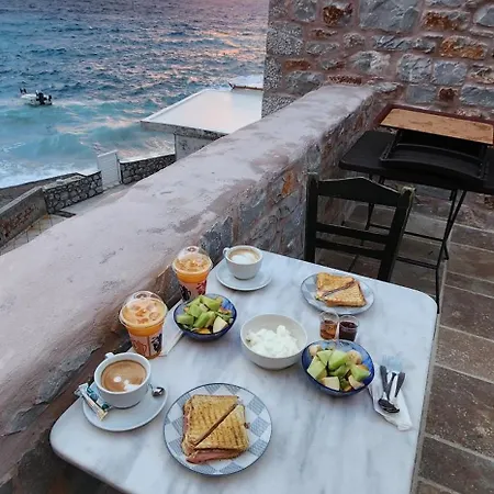 Arapis & מלון 3*