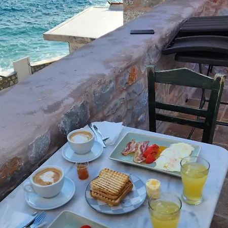 Arapis & Hotel Agios Kiprianos