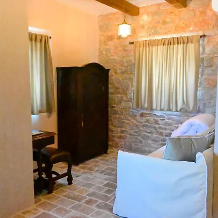 Arapis & Hotel 3*