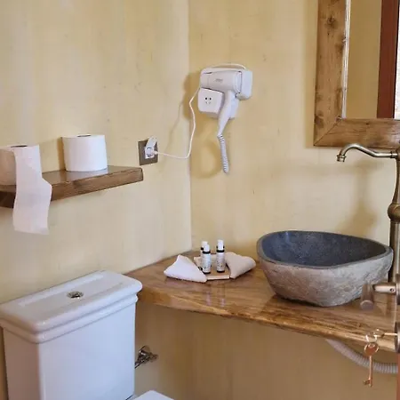 Arapis & מלון 3*