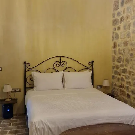 Hotel Arapis & 3*