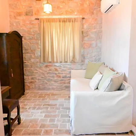 Arapis & Hotel 3*