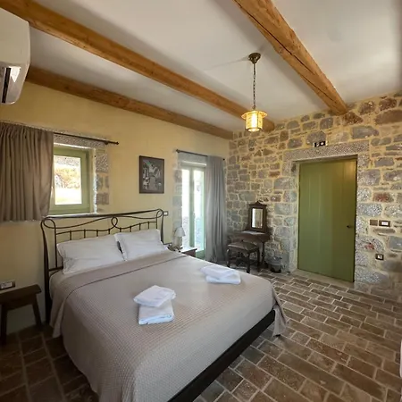 Hotel Arapis & 3*