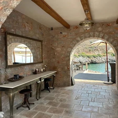 Arapis & מלון 3*