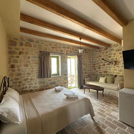 Hotel Arapis &