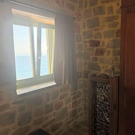 Hotel Arapis &