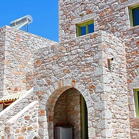 Arapis & Hotel Agios Kiprianos