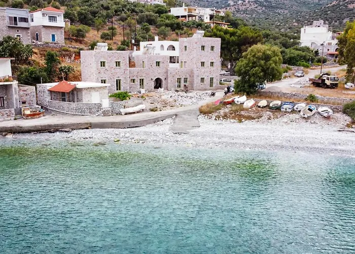 Arapis & Hotel Agios Kiprianos