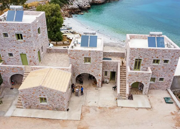 Arapis & Hotel Agios Kiprianos