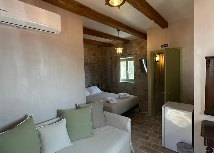 Arapis & Hotel Agios Kiprianos