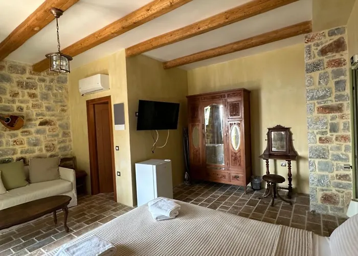 Arapis & Hotel Agios Kiprianos